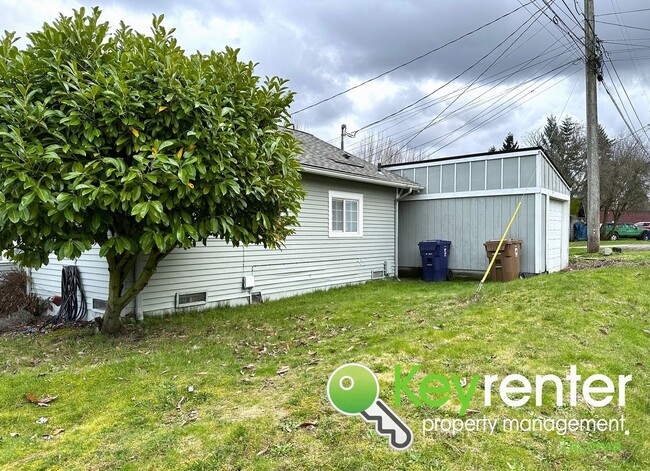 Building Photo - Captivating Adequate 2Bed/1Bath Tacoma Gem