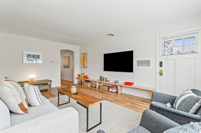 Building Photo - 1619 Riverview Terrace