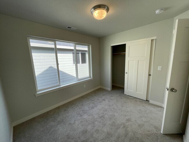 Building Photo - Beautiful 3br/2ba House Available Soon!