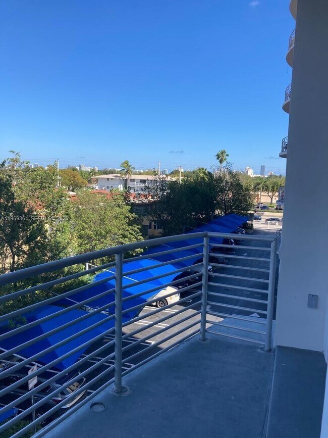 Building Photo - 1789 NE Miami Gardens Dr