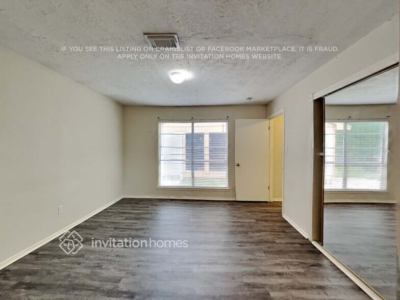 Building Photo - 2835 Pilgrims Point Dr