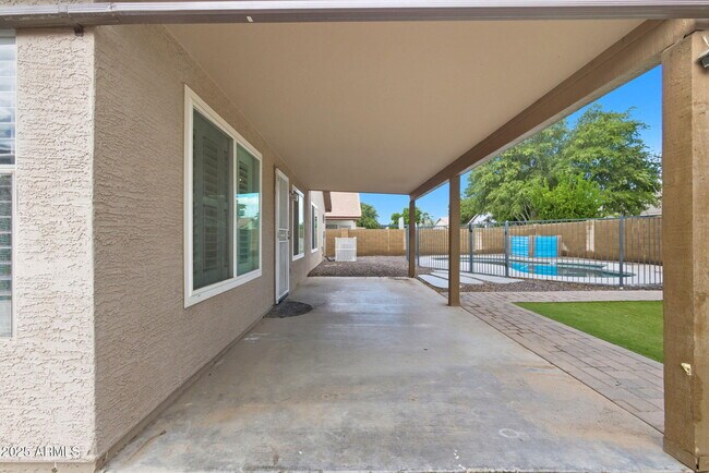Building Photo - 2132 E Willow Wick Rd
