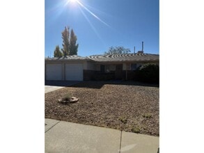 Building Photo - Grand