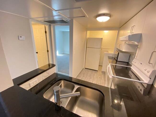 Building Photo - 608 Orange Dr