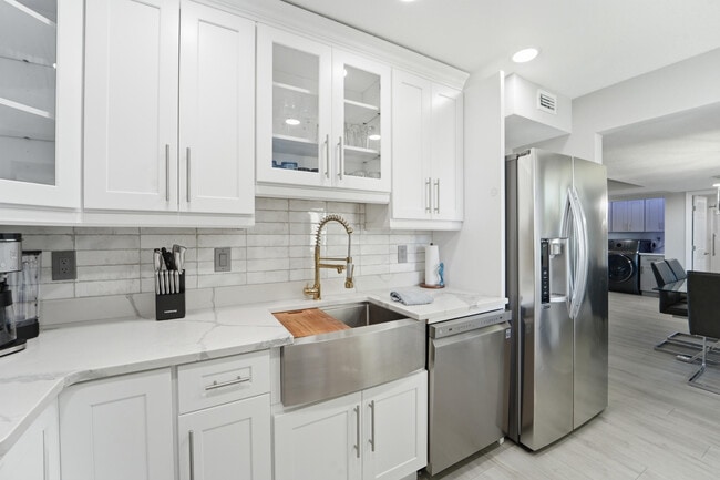 Building Photo - 1605 S US Hwy 1