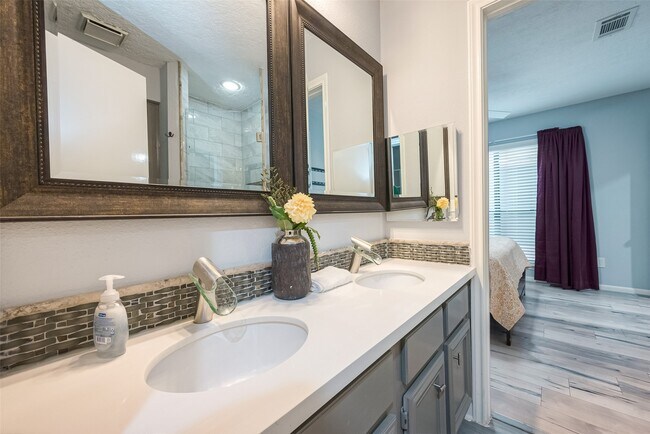 Building Photo - 1723 Rock Fence Dr