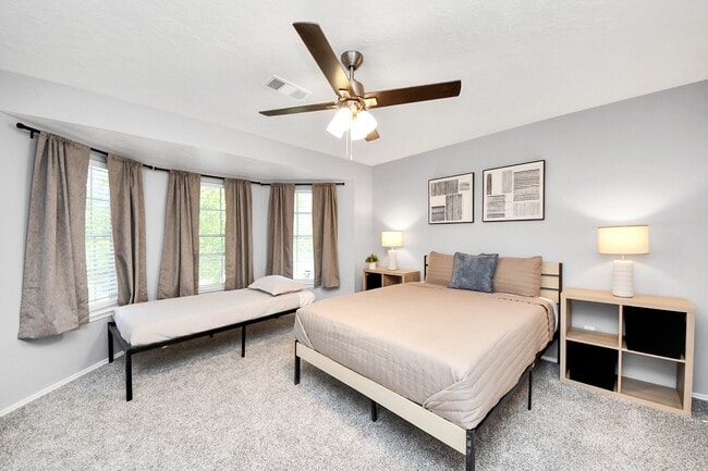 Building Photo - 12711 Laurel Bank Way