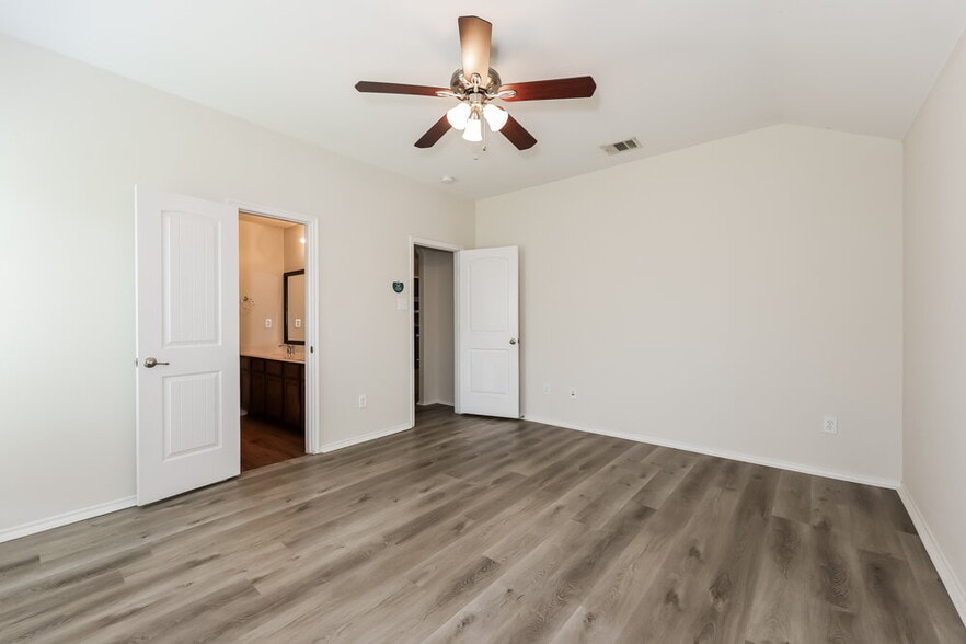 Building Photo - 4031 Ridgetop Dr