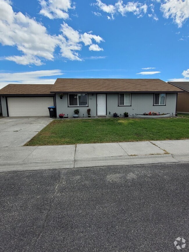 Building Photo - House with Garage & Fenced Yard