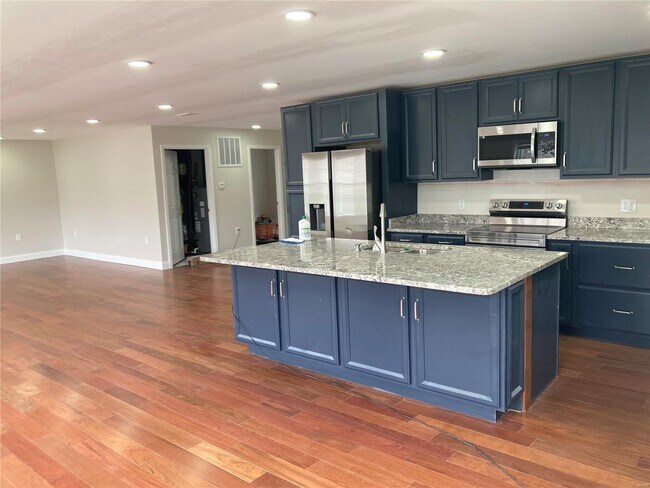 Building Photo - 705 Pleasant Valley Drive