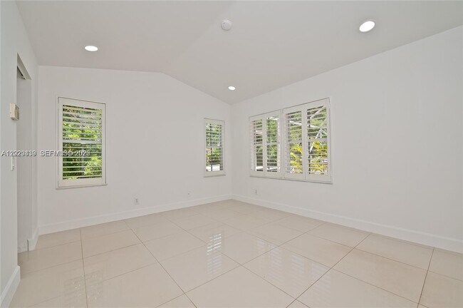 Building Photo - 889 Sand Creek Cir