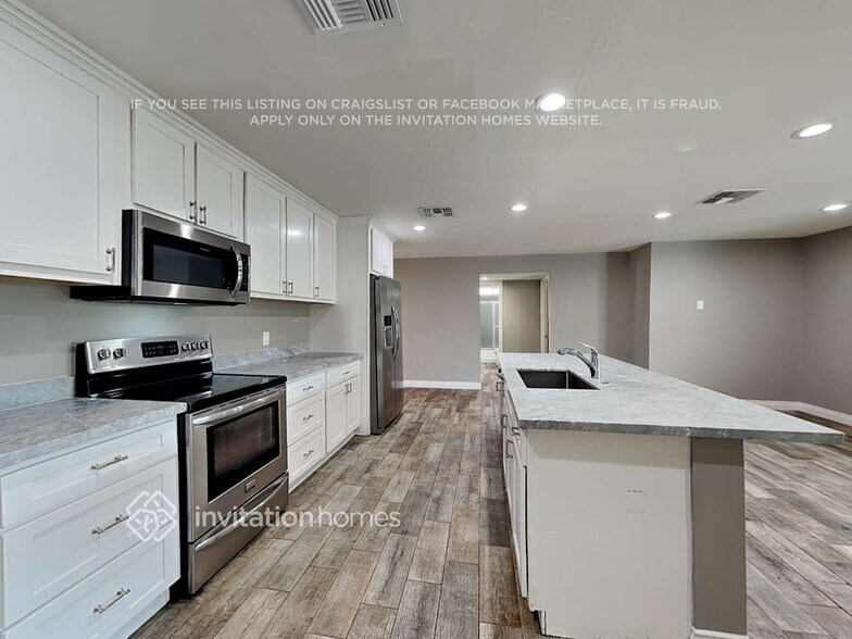 Building Photo - 1335 E Hermosa Dr