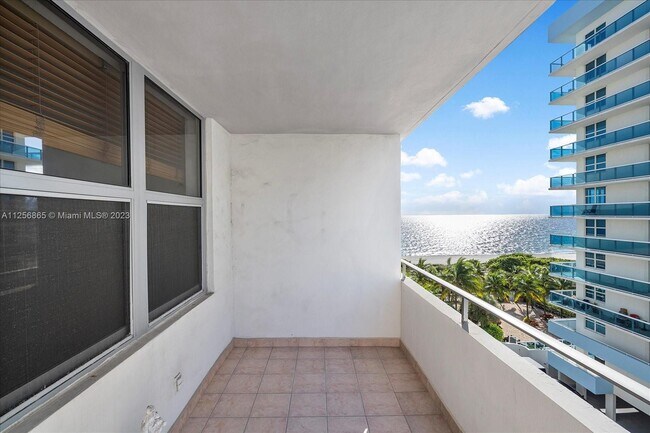 Building Photo - 9225 Collins Ave