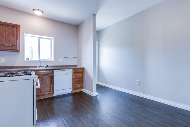 Building Photo - Available August - Check out this beautiful 2 bedroom w/ city views!
