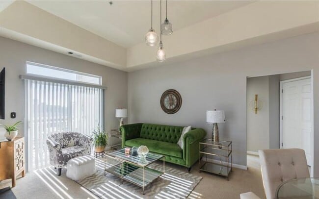 Building Photo - 801 S Greenbrier St