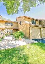 Building Photo - 1135 Manor Dr