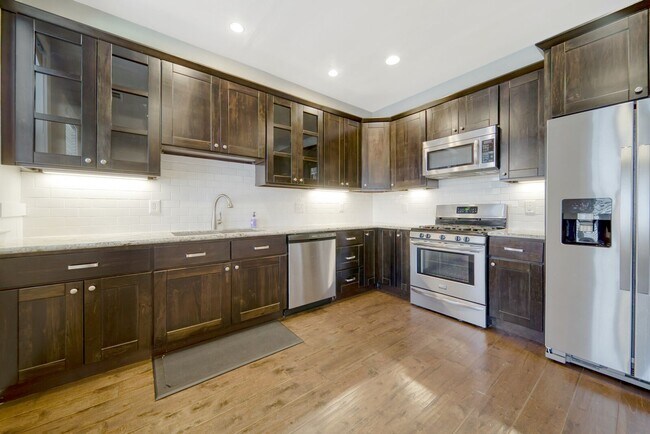 Building Photo - 734 Cassia St