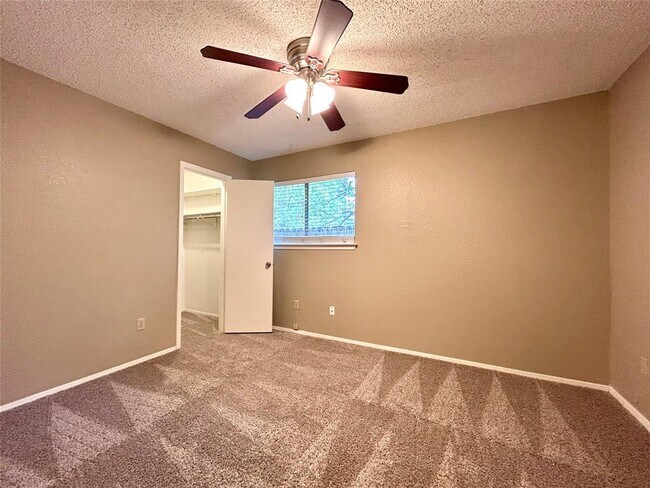 Building Photo - 7612 Islander Dr