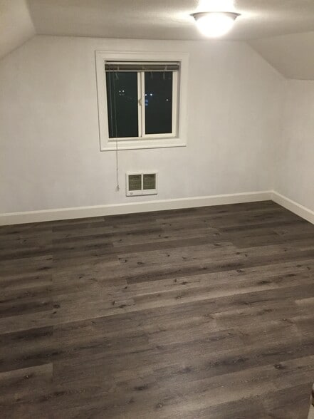 Building Photo - 13304 NE Glisan St