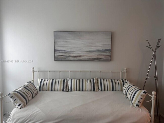 Building Photo - 5055 Collins Ave