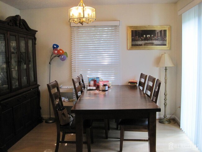 Building Photo - 148 Stults Ln