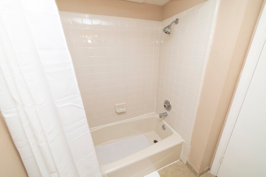 Complete bath - upstairs - 4107 Medical Dr