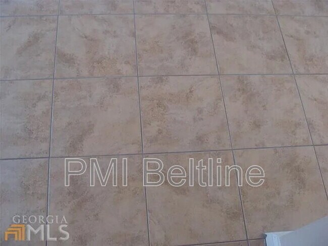 Building Photo - 2881 Monterey Dr