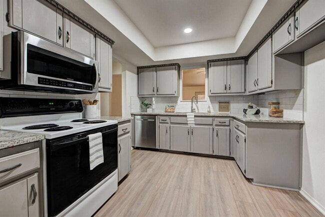 Building Photo - 1030 Walsh Ln