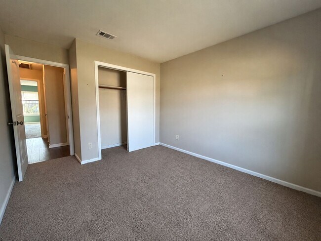 Building Photo - 913 Bernstein Ct