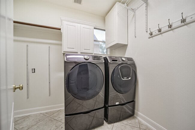 Building Photo - 14015 Falcon Heights Dr