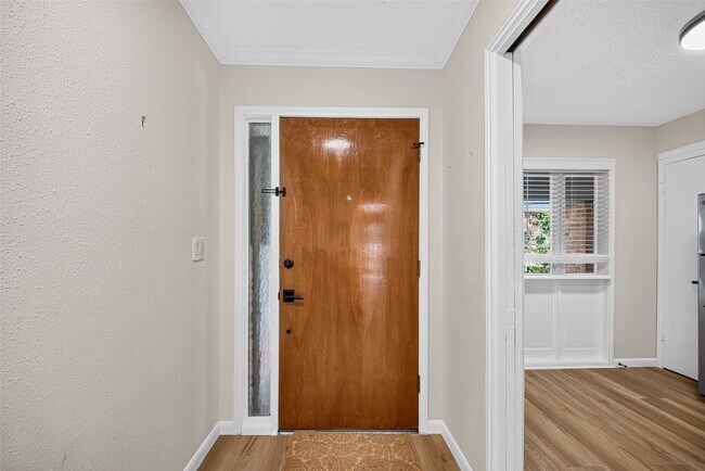 Building Photo - 6547 Bayou Glen Rd