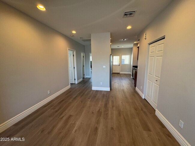 Building Photo - 545 E Willetta St