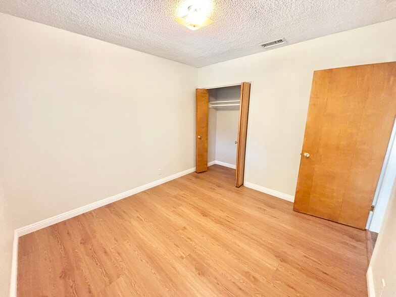 Building Photo - 18007 Jersey Ave