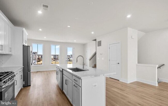 Building Photo - 127 Heyford Dr