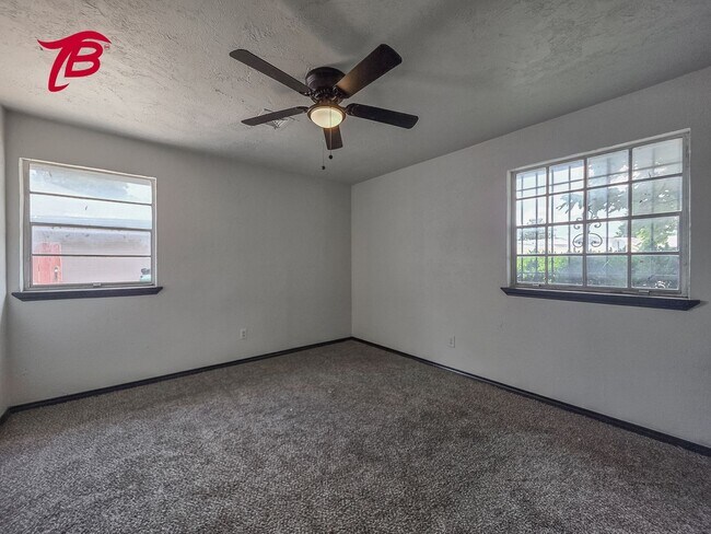 Building Photo - Charming 4-Bedroom Home with Spacious Yard