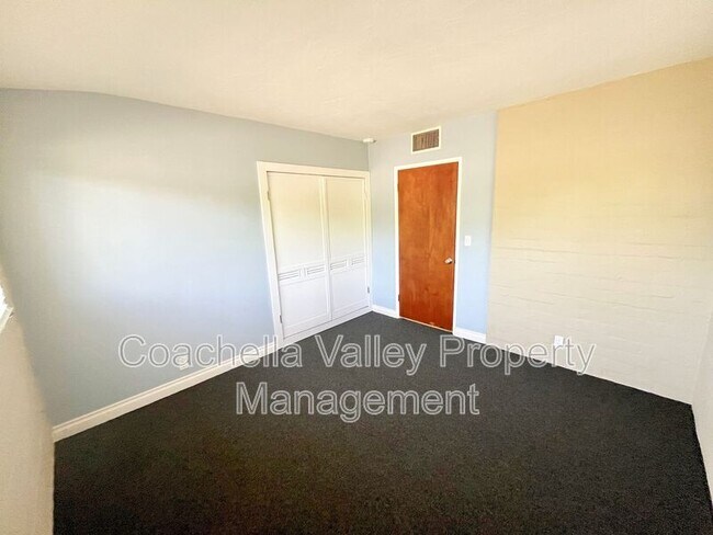 Building Photo - 1680 E Mesquite Ave