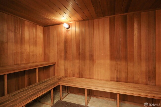 Building Photo - 220 Caldecott Ln