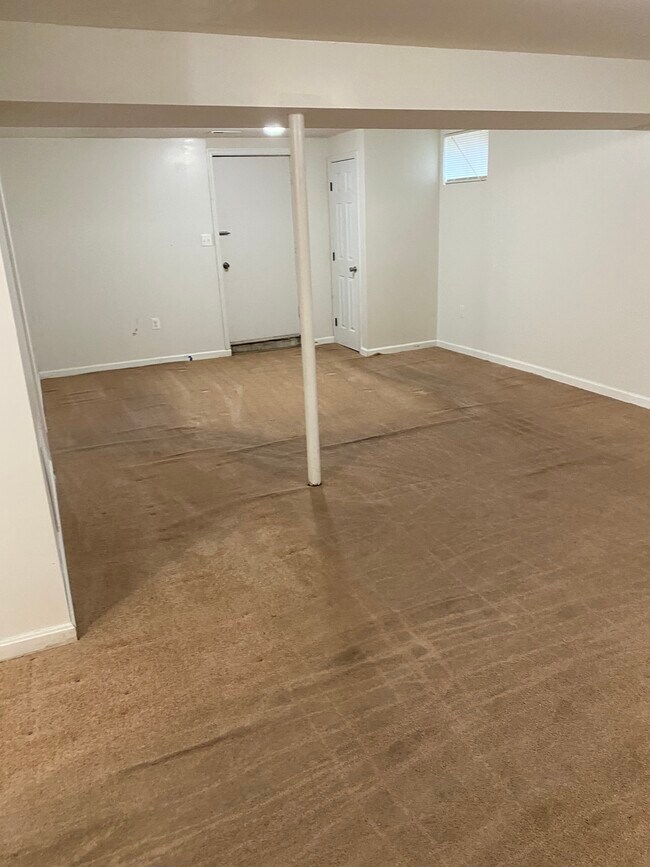 Building Photo - 2212 Westwood Dr