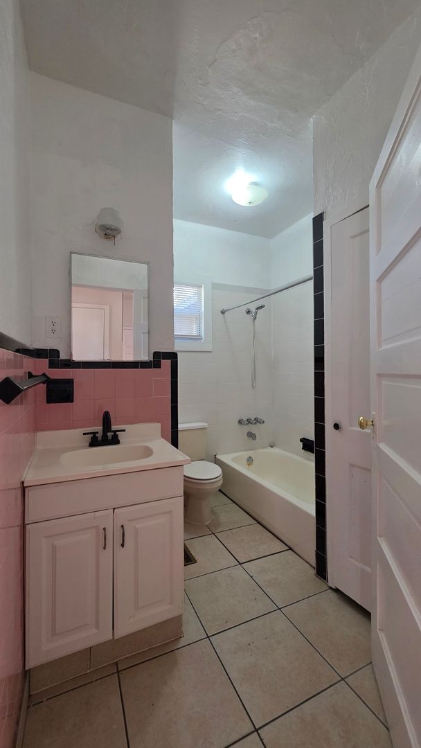 Building Photo - 2 Bedroom 1 Bath Single Family Home