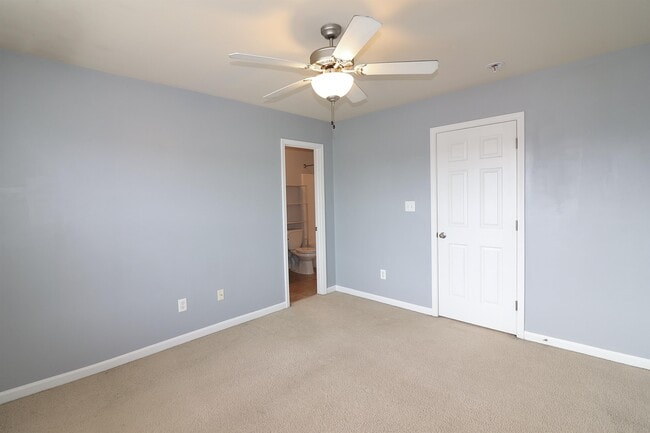 Building Photo - 198 Collinwood Dr