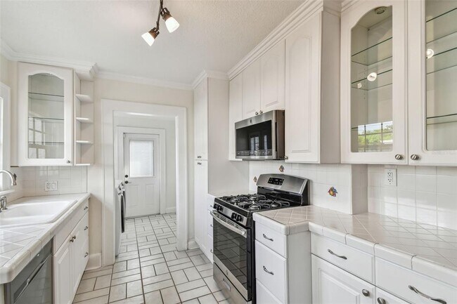 Building Photo - 3120 S Julia Cir