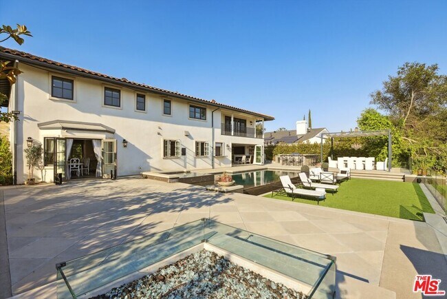Building Photo - 2676 Casiano Rd