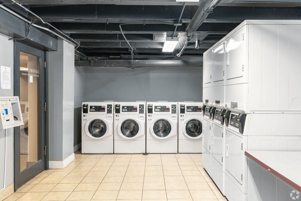 Building Photo - 901 W Argyle St