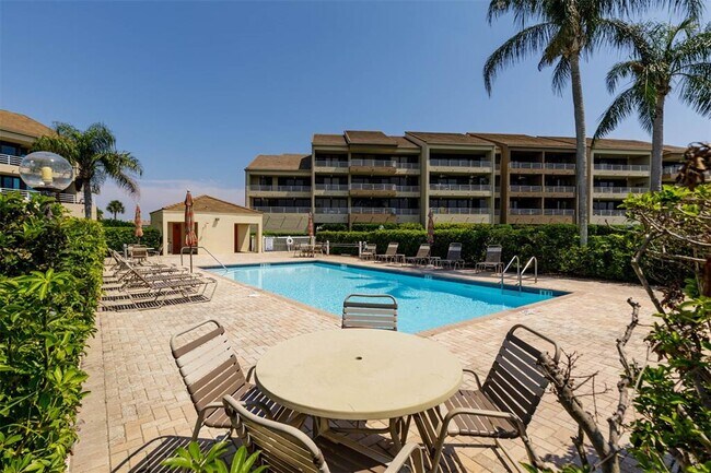 Building Photo - 2775 Kipps Colony Dr S