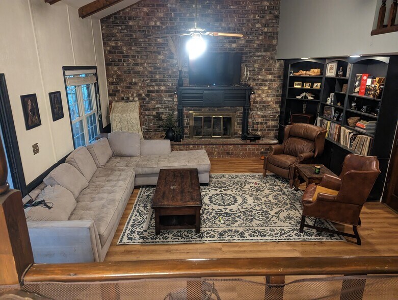 Building Photo - 39 N Basilica Ave