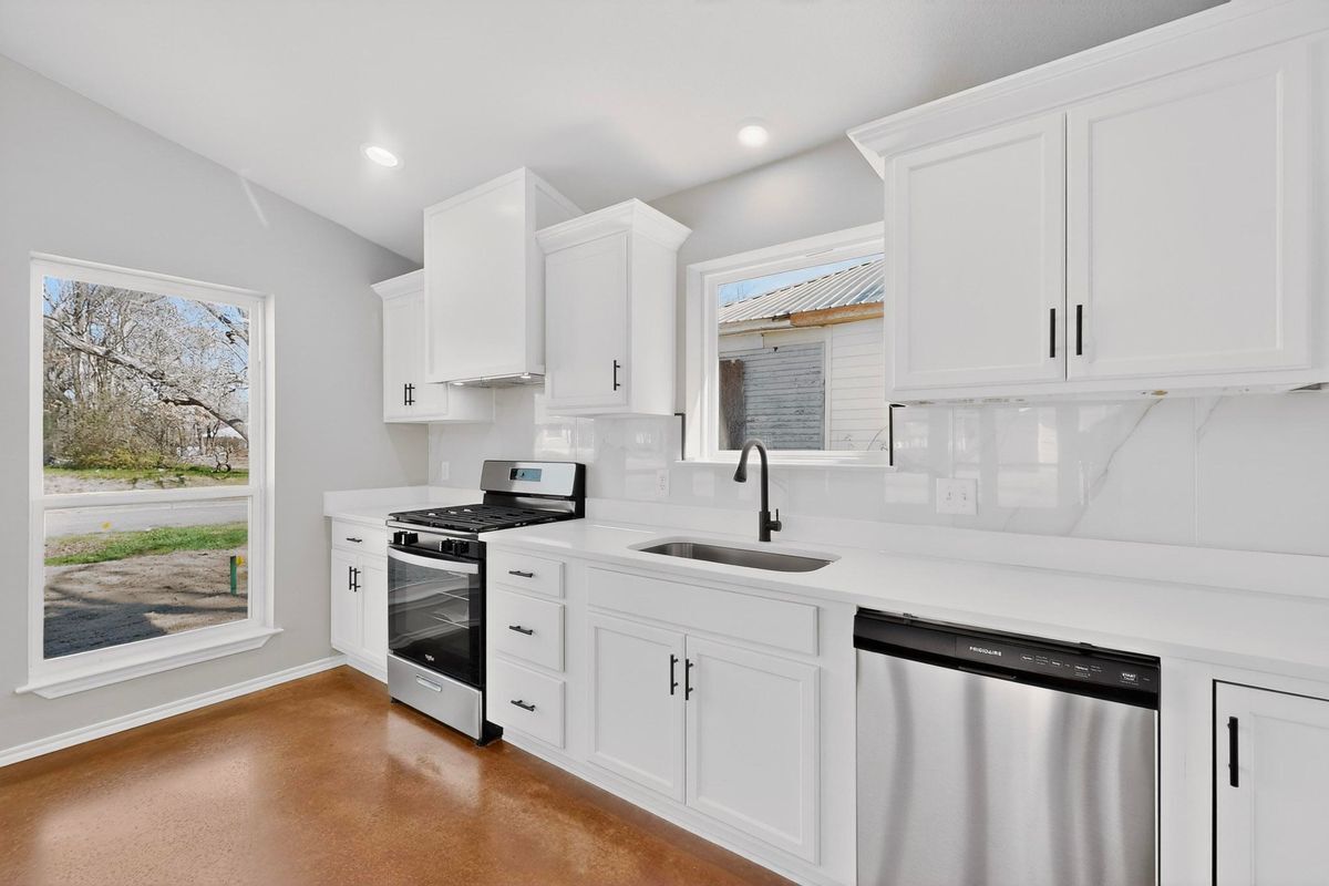 Building Photo - 1471 W Kaufman St