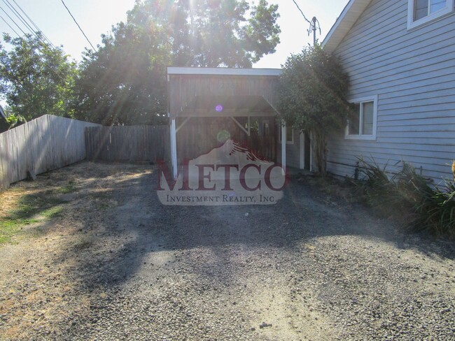 Building Photo - Nice Springfield home on dead end road