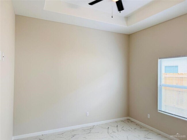 Building Photo - 1020 W Solaris Ln