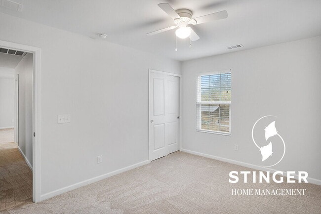 Building Photo - 108 Saluda Way