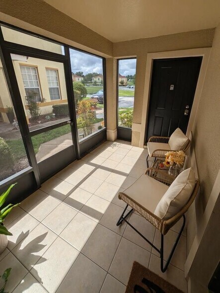 Building Photo - 326 Monroe Cir